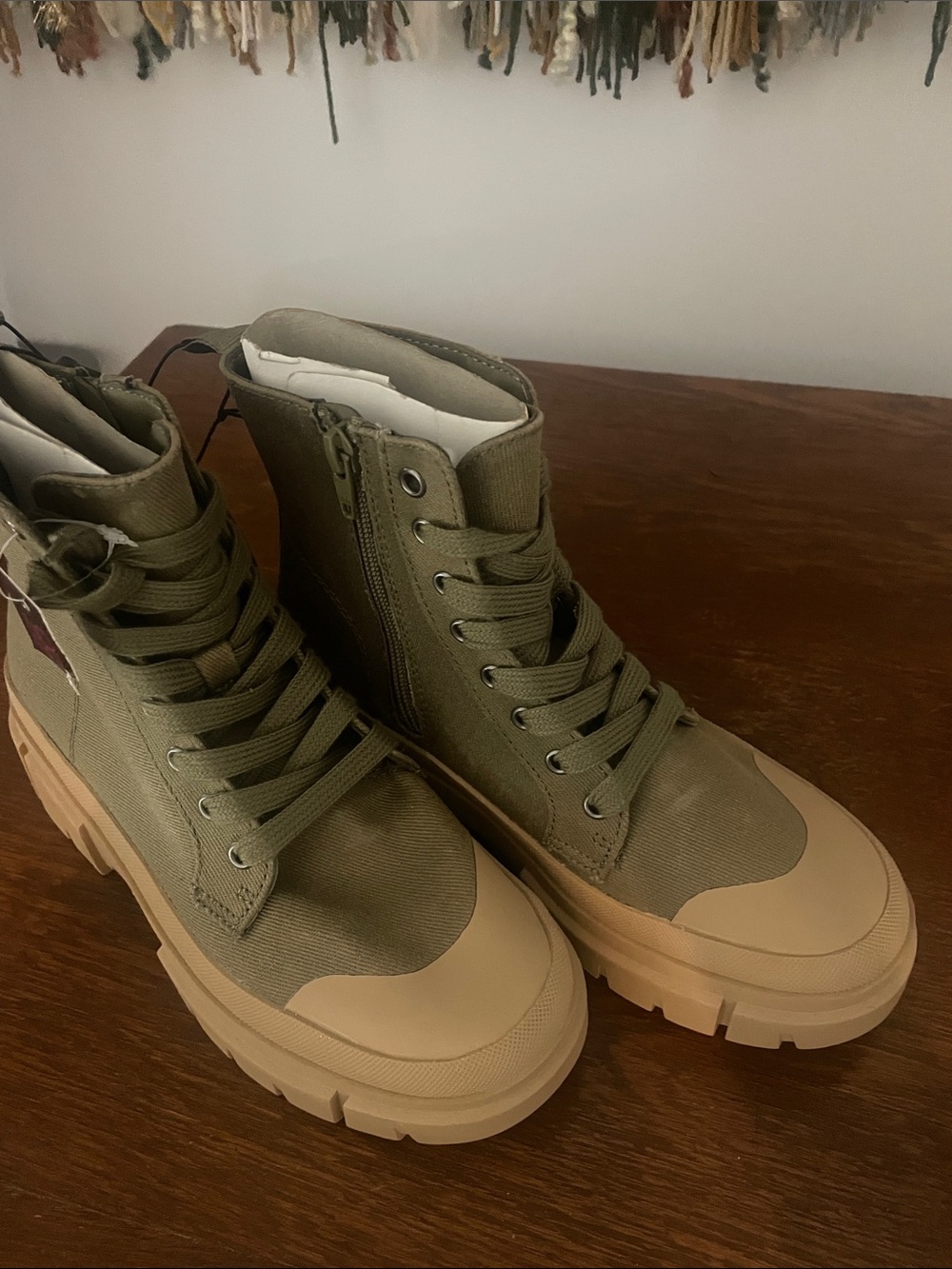 Olive Green -tannish Lace-Up Platform Boots with Tan Sole new size 6 - Picture 2 of 5